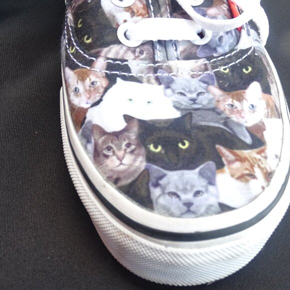VANS ASPCA Limited Edition Cat Sneakers Women 7 NWOT - Picture 2 of 9